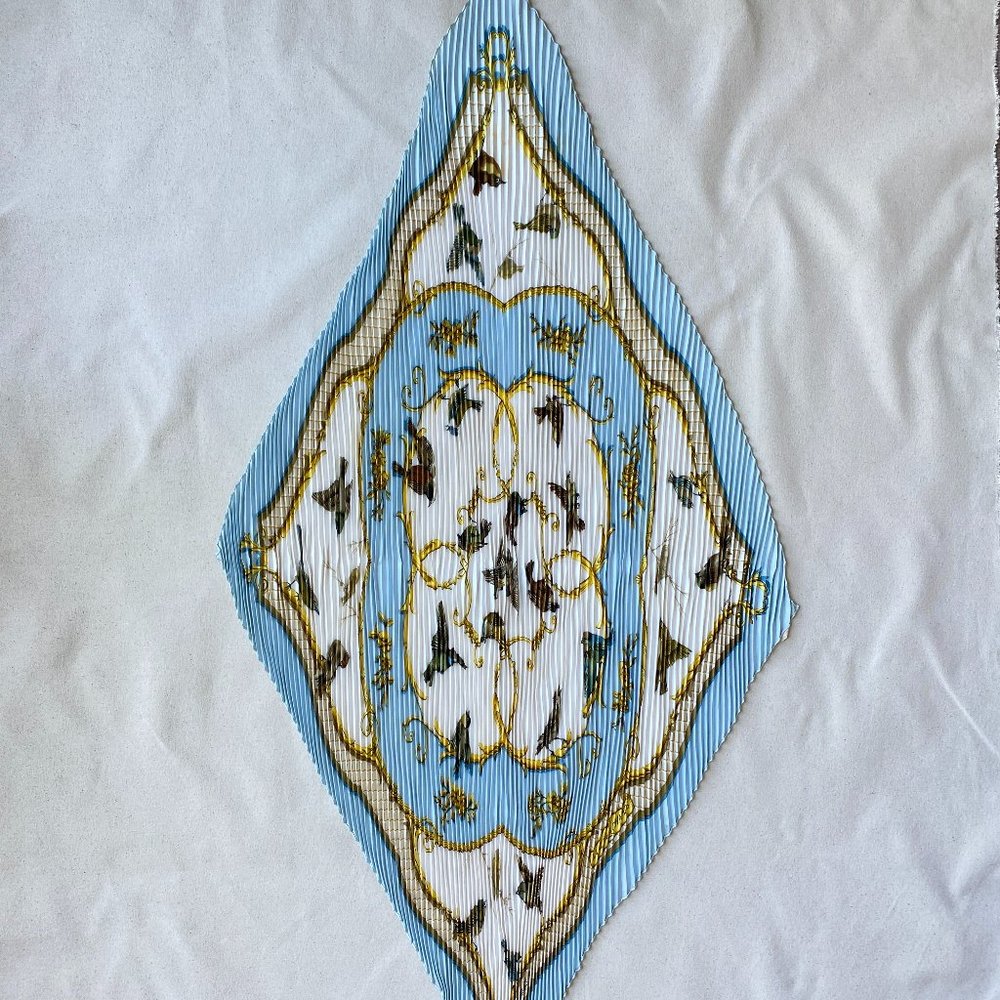 Hermes Stunning Vintage Blue, White, Gold Accordion Pleated Silk Birds Scarf